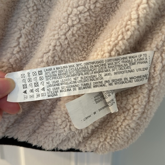 Zara Girls Vest with Hoodie and Two Side Zipper - Picture 13 of 13